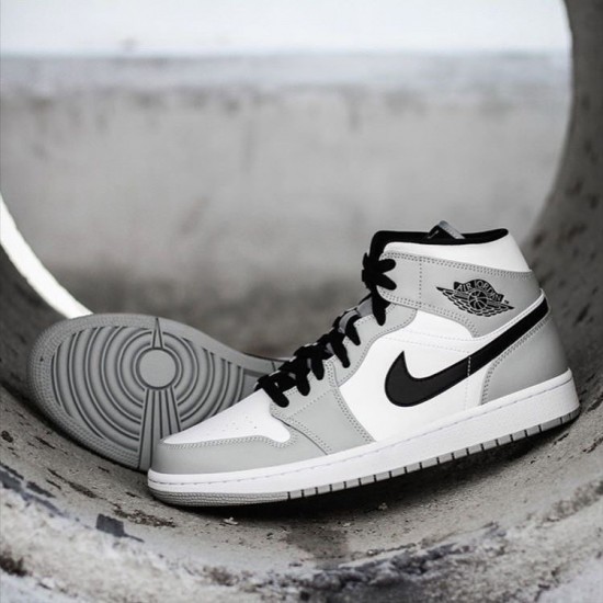 Nike Air Jordan 1 Mid Light Smoke Grey Dam/Herr 554724-092 Skor