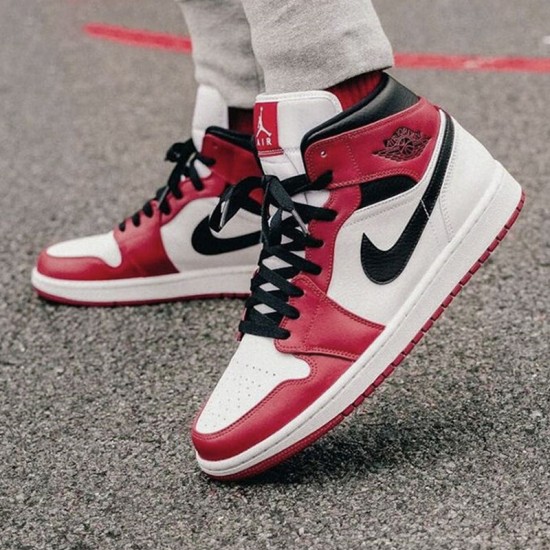 Nike Air Jordan 1 Mid Chicago 2020 Dam/Herr 554724-173 Skor